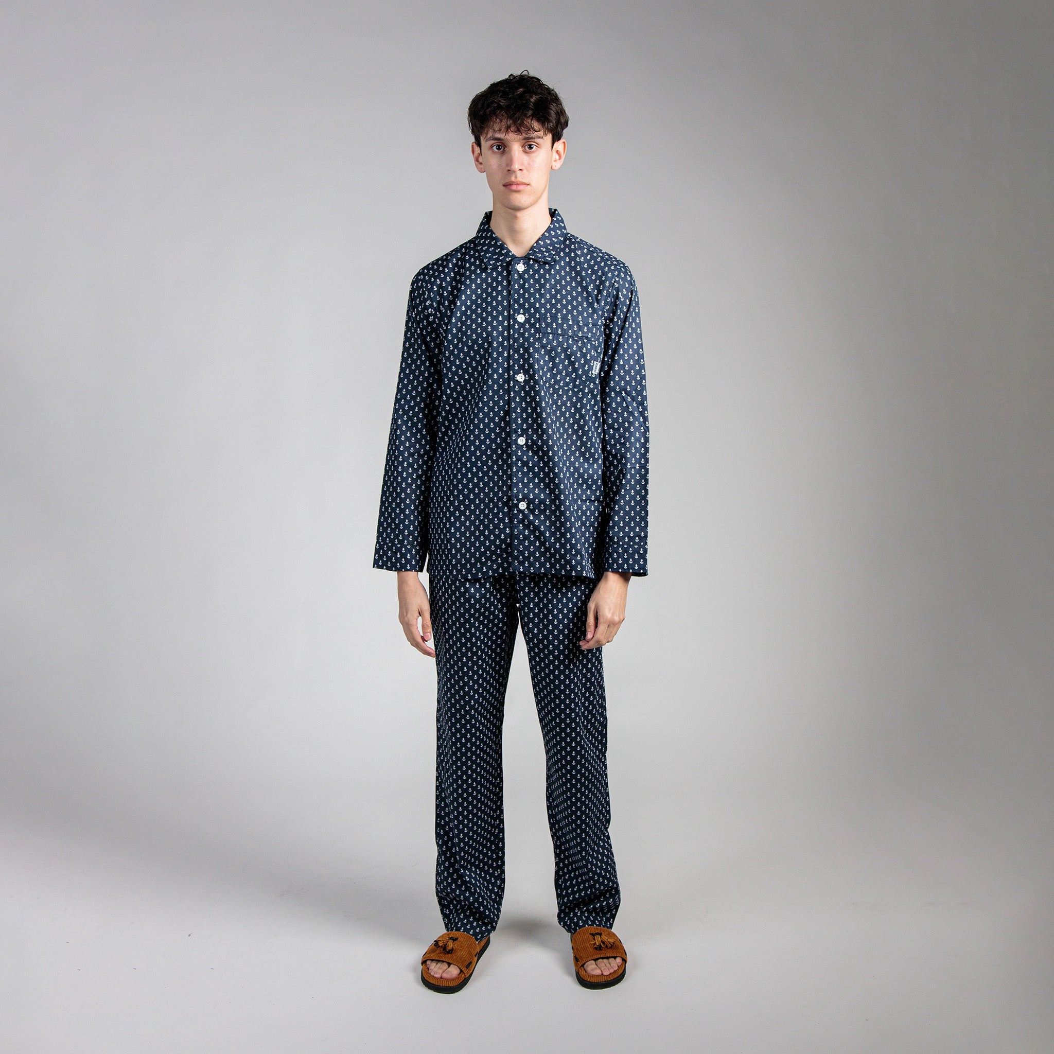 Kyle: 187CM/6'2 wearing size L.