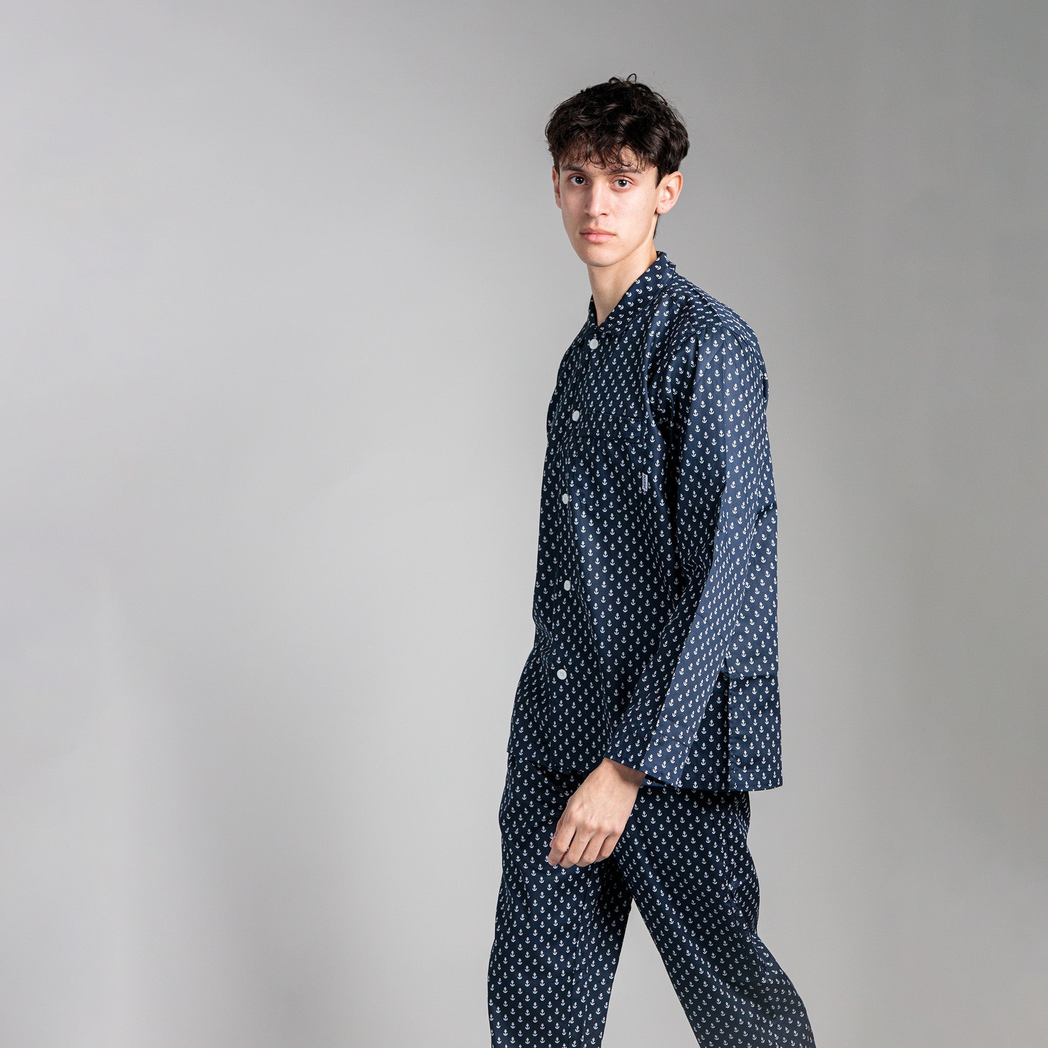 Kyle: 187CM/6'2 wearing size L.