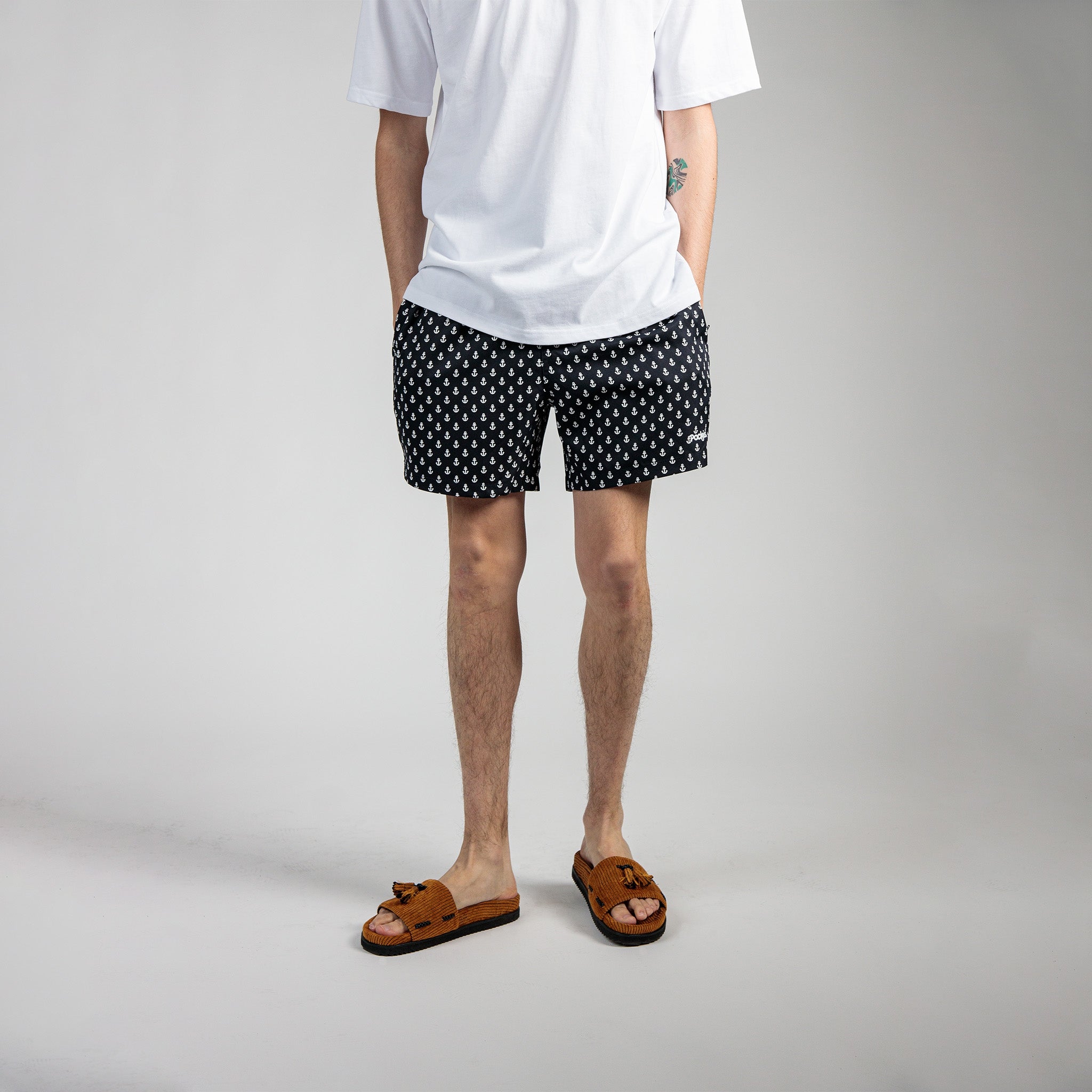 Kyle: 187CM/6'2 wearing size L.