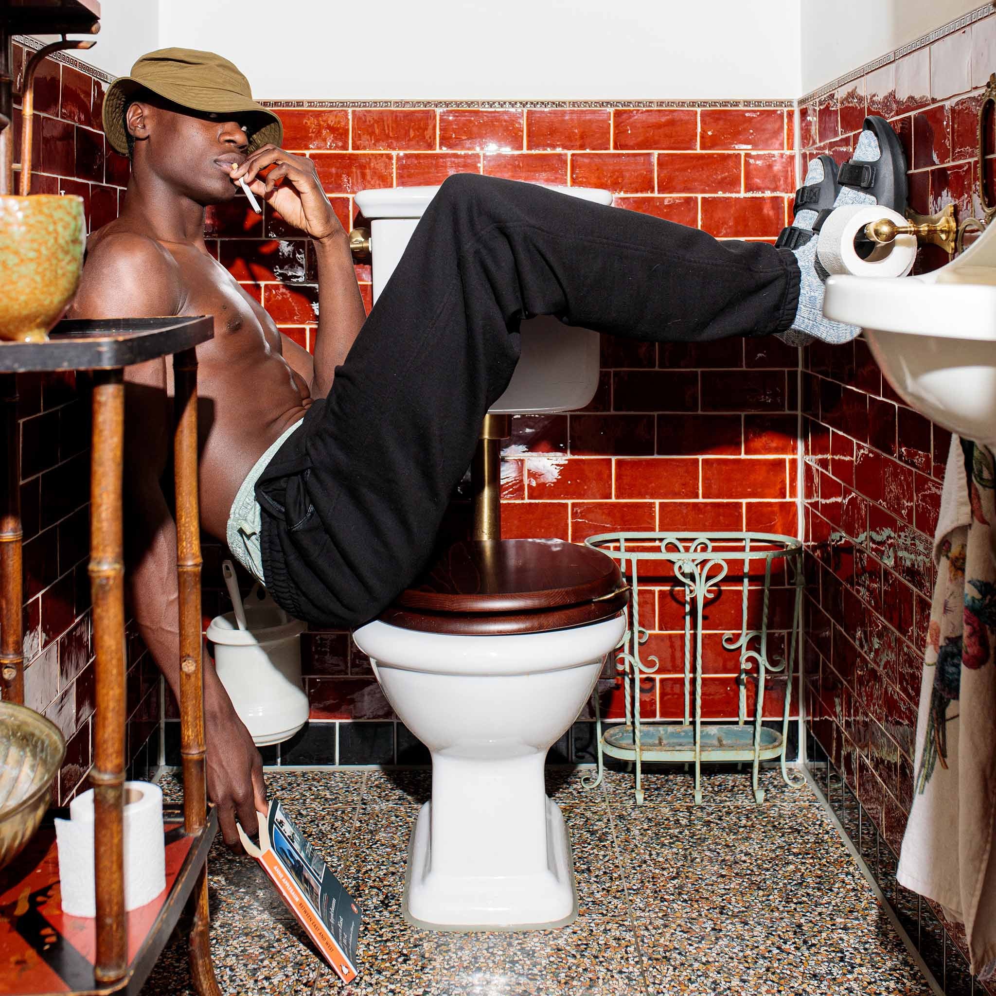 Kenson: 185CM/6'1 wearing size L.