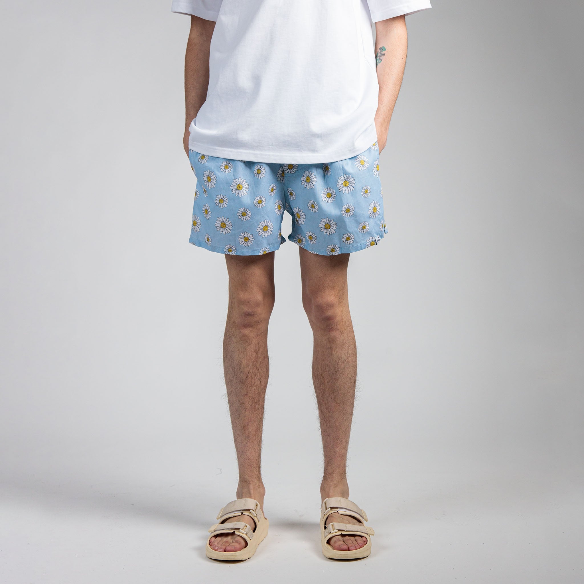 Kyle: 187CM/6'2 wearing size L.