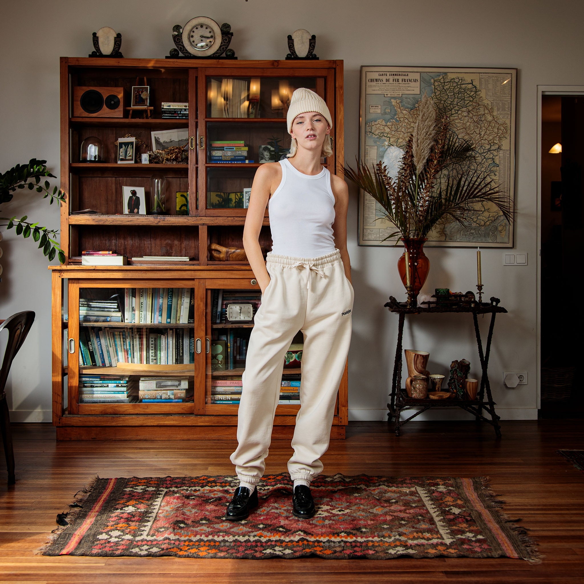 Julie: 174CM/5'9 wearing a size M.