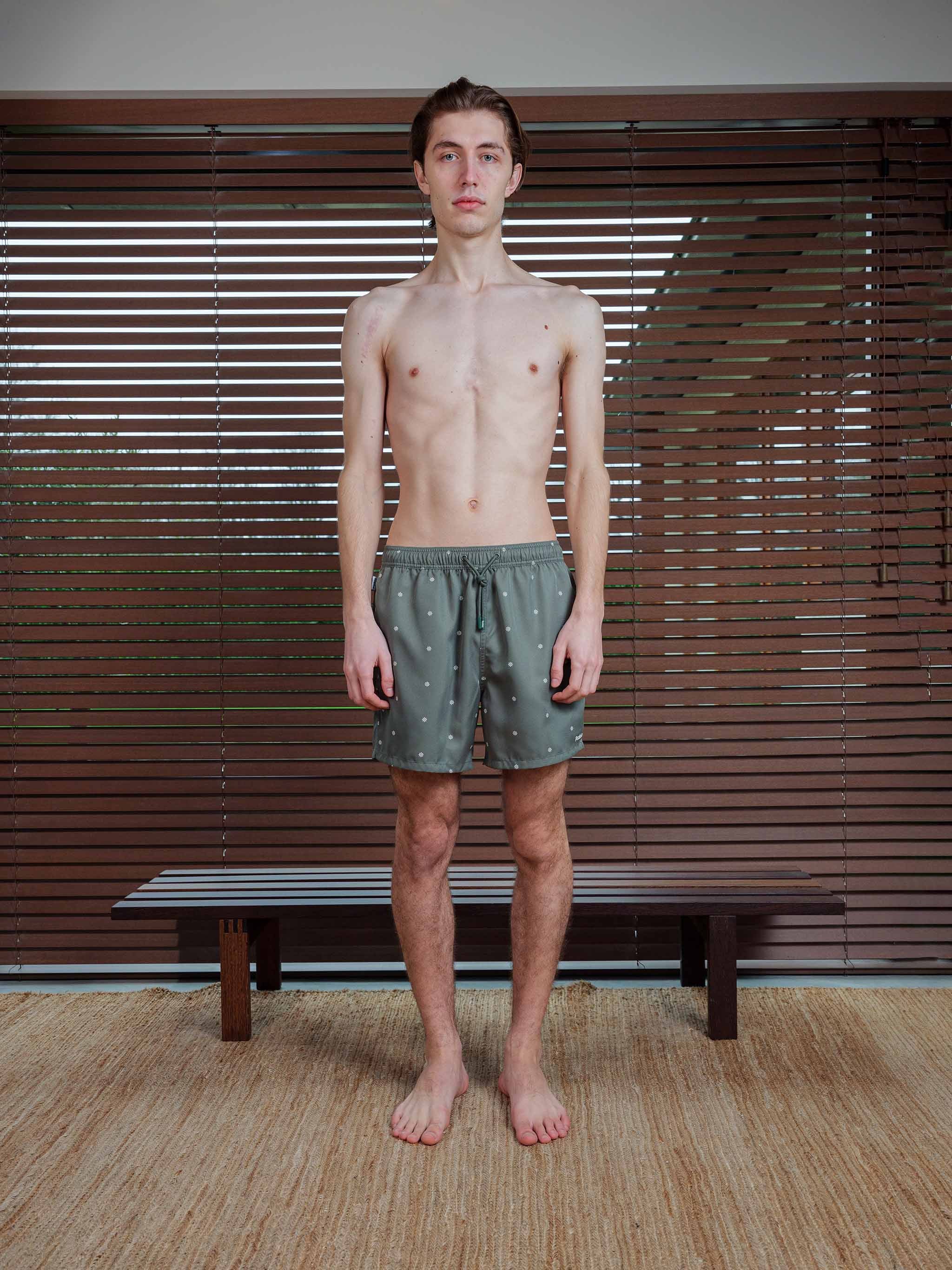 Zach: 188CM/6'2 wearing size L.