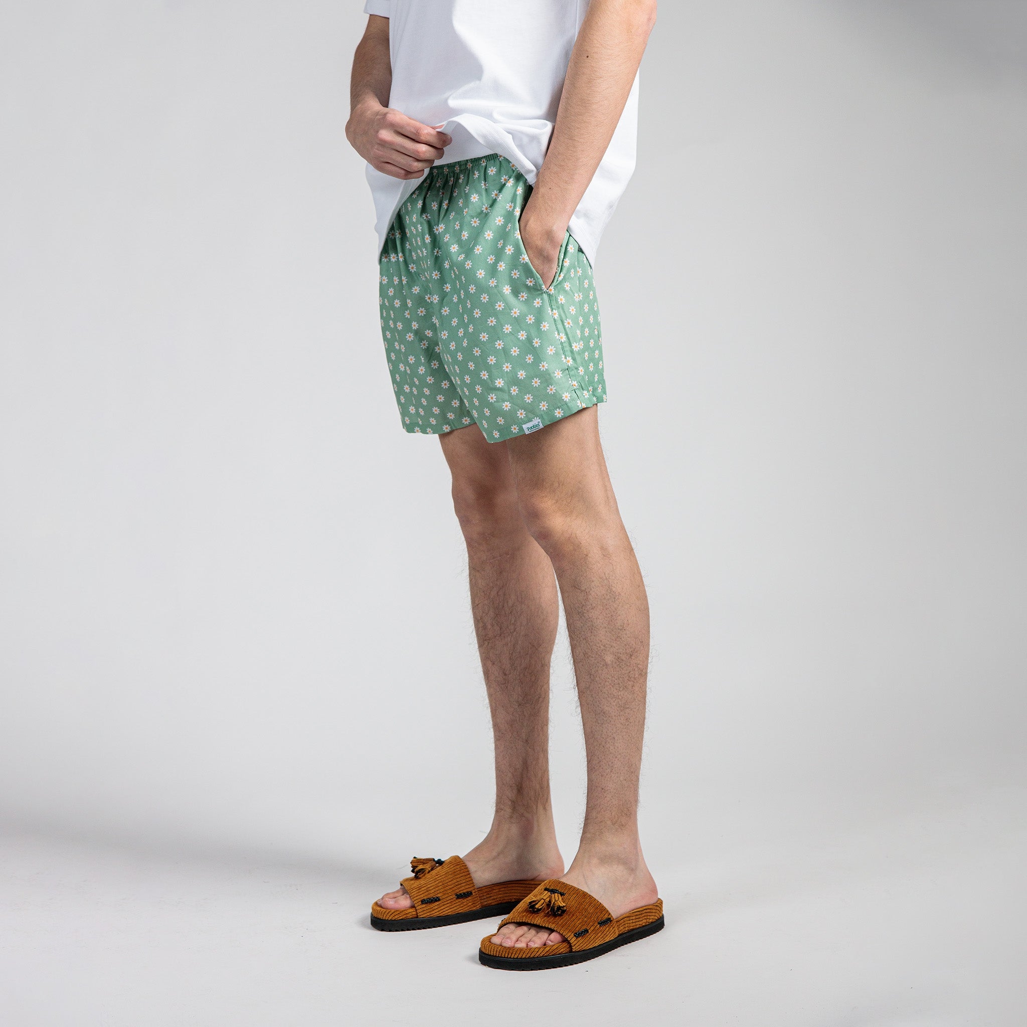 Kyle: 187CM/6'2 wearing size L.