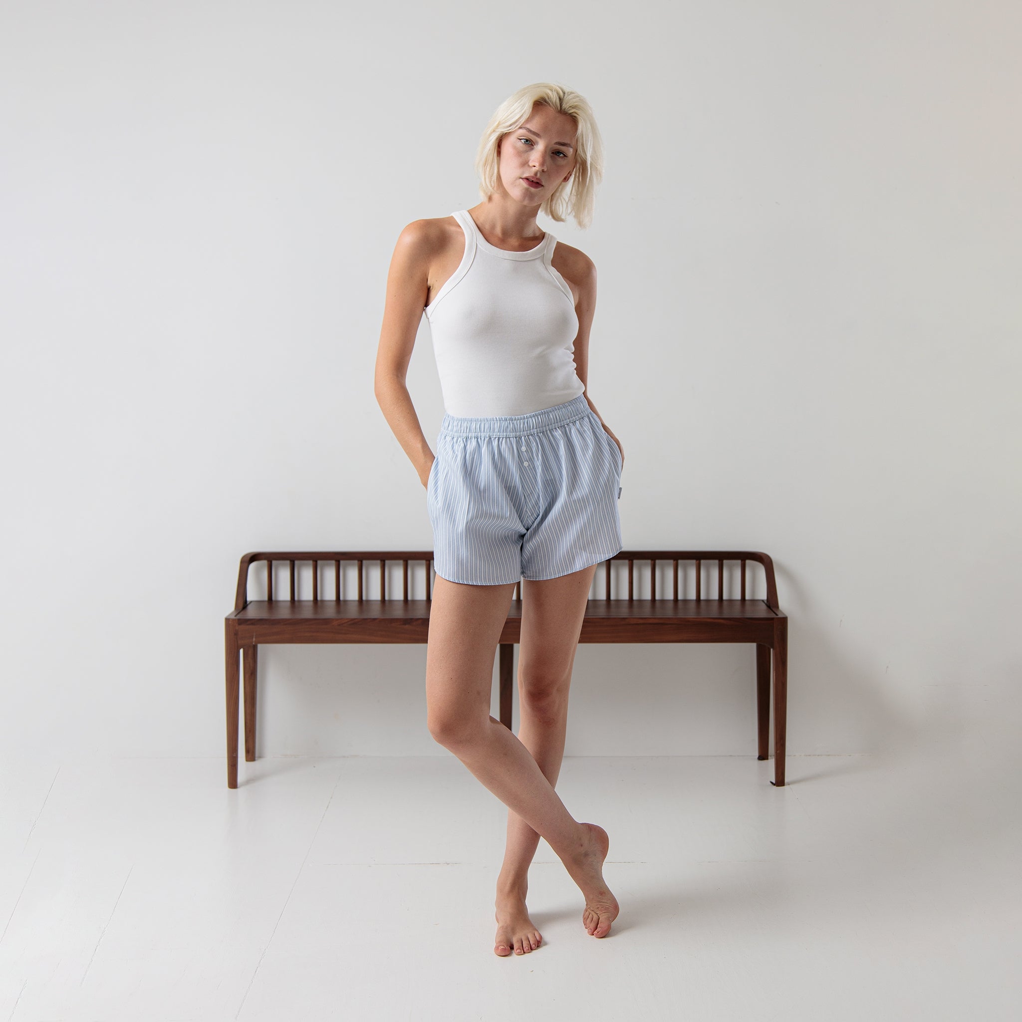 Julie: 174CM/5'9 wearing size M.