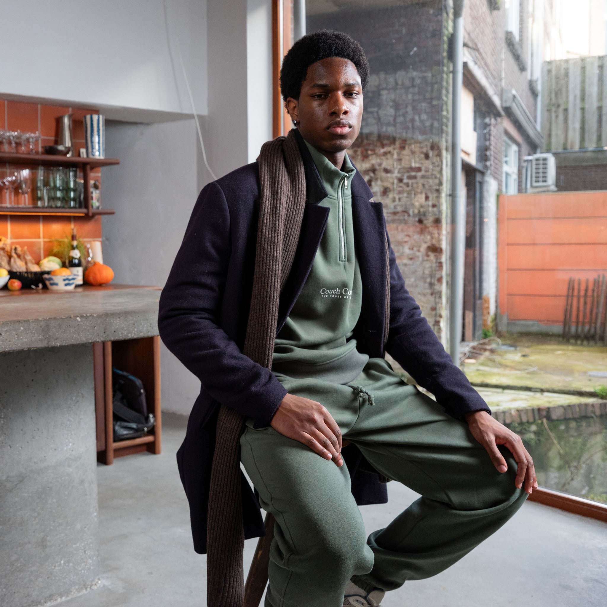 Daniel: 186CM/6'1/80KG wearing size L.