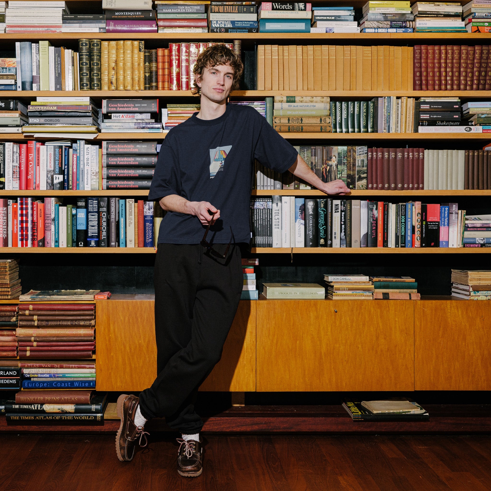 Jesse: 188CM/6'2 wearing size L.