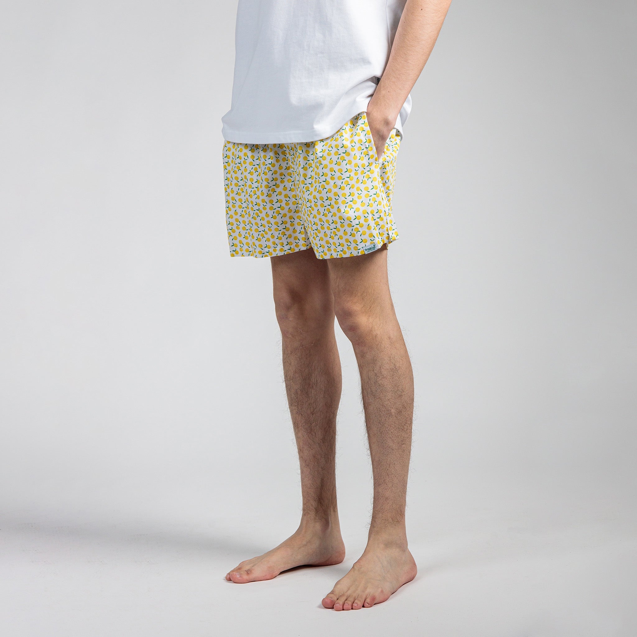 Kyle: 187CM wearing size L.