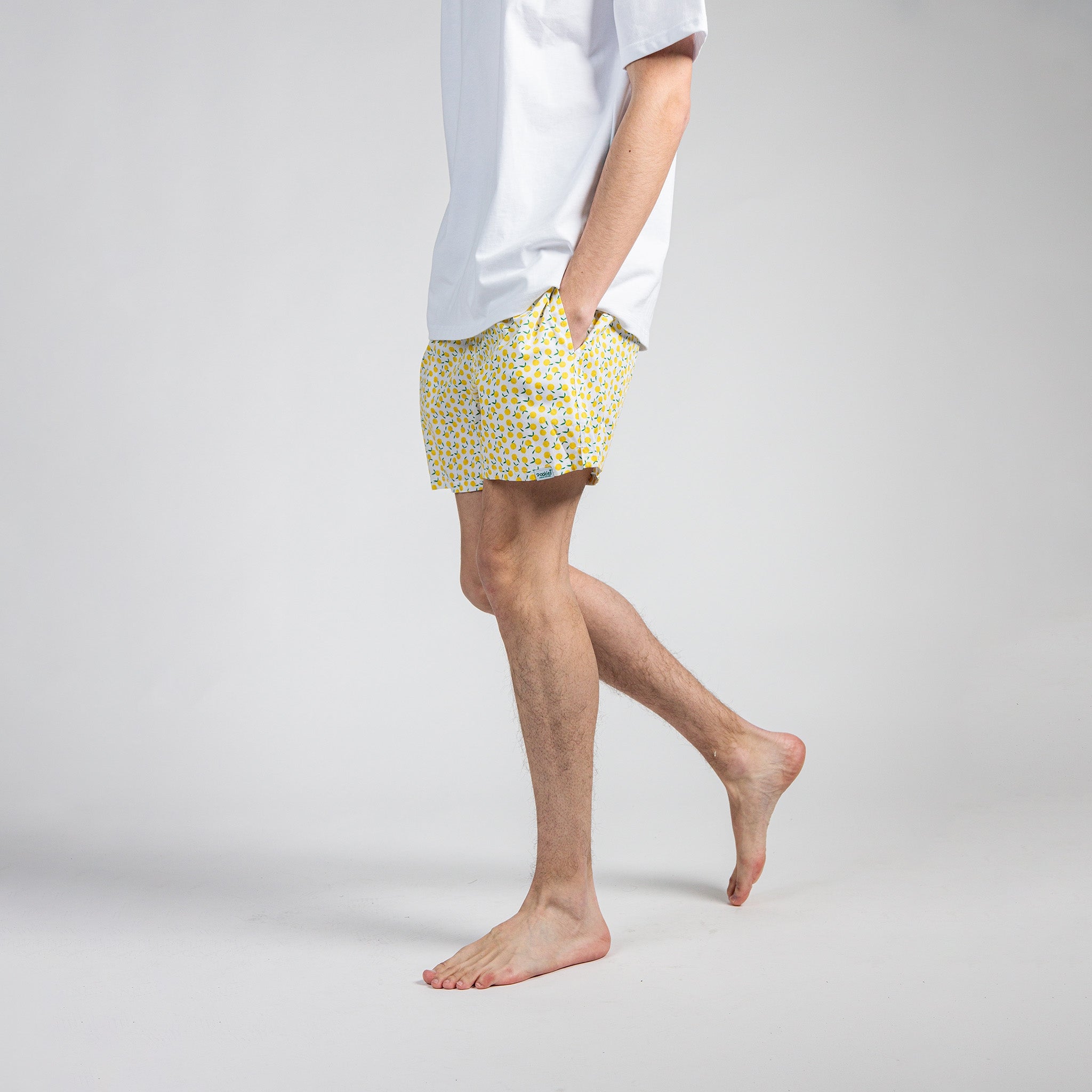 Kyle: 187CM wearing size L.