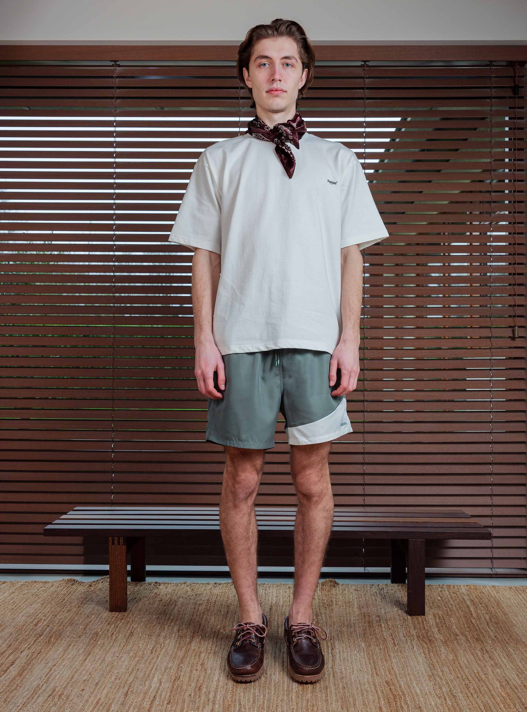 Zach: 188CM/6'2 wearing size L.