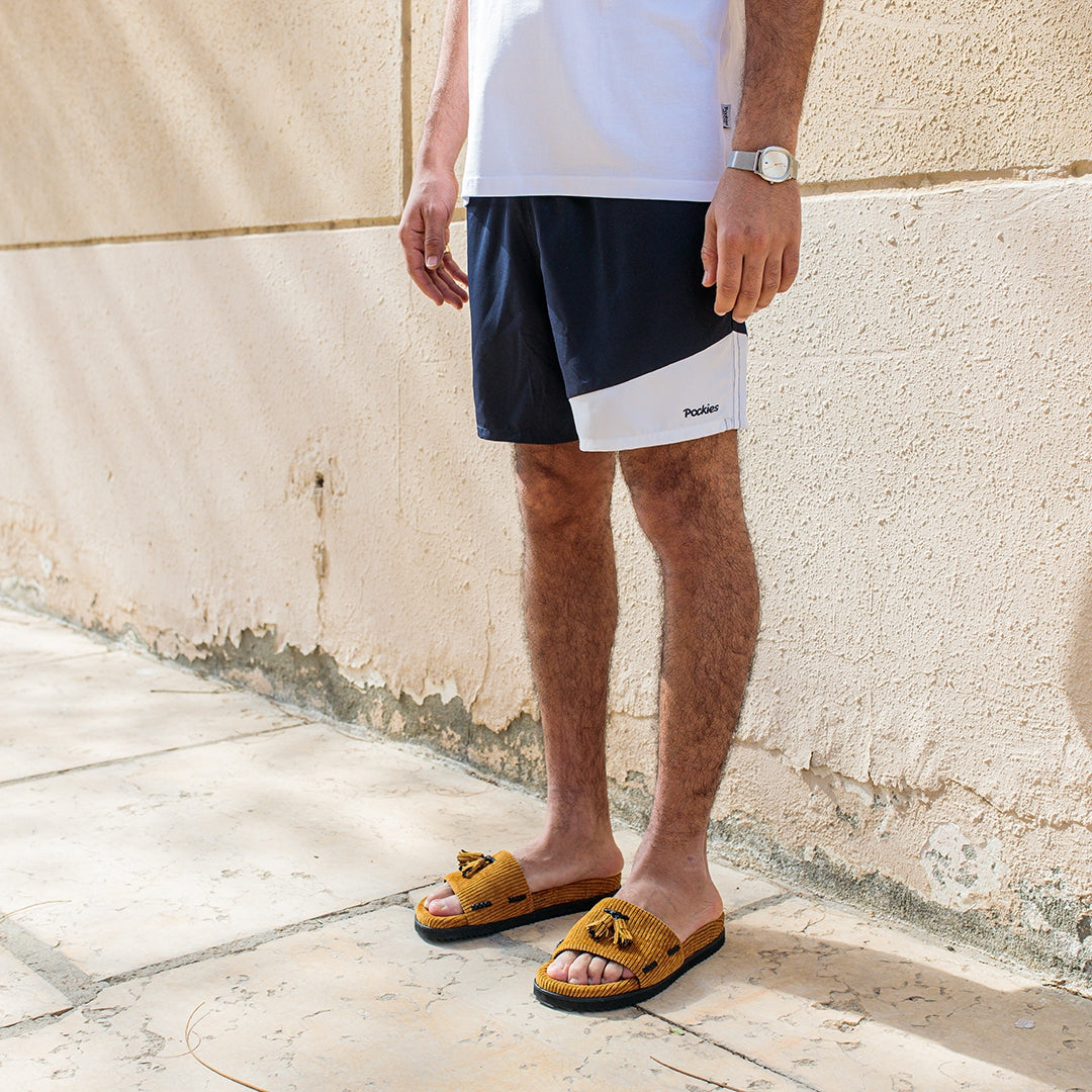 Mathew: 181CM/5'11 wearing size M.