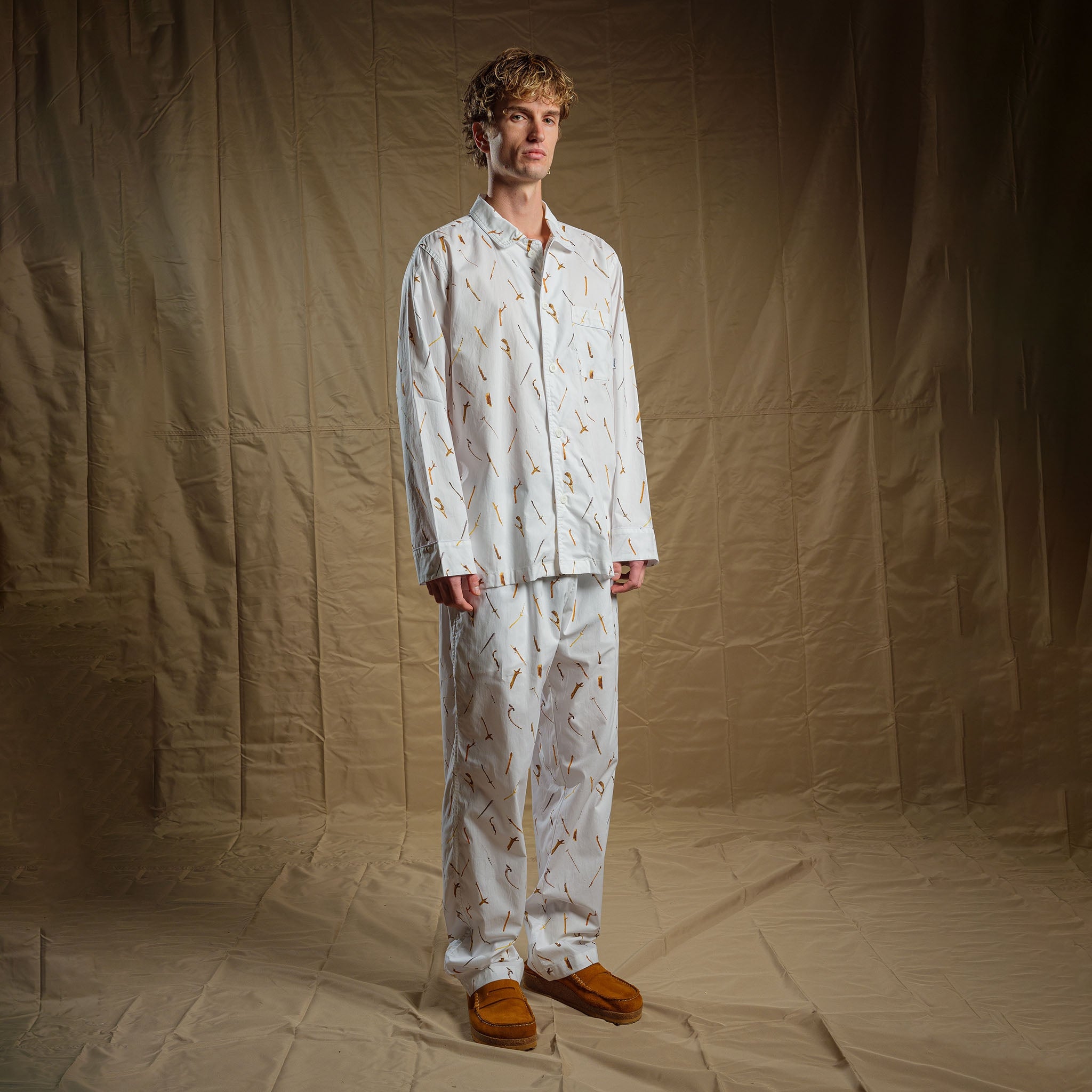 Jesse: 6'2 wearing size L.